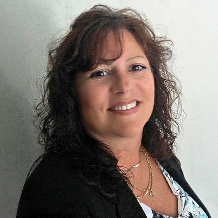 Kerri Leiper Headshot